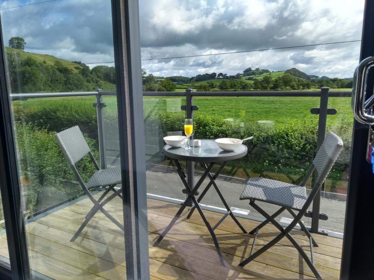 Gerycastell Luxury Holiday Apartment With Stunning Views & Ev Station Point Carmarthen Exterior foto